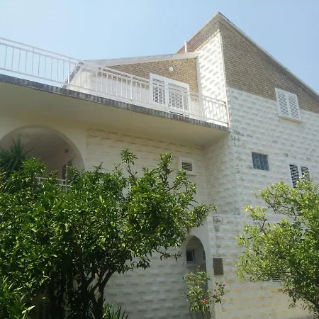 Armstrong Apartman *